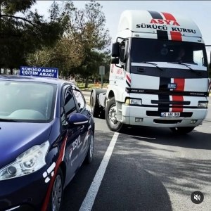 2026 Tır (CE Sınıfı) Ehliyeti Nasıl Alınır? Şartlar, Yaş Sınırı ve Ücretler